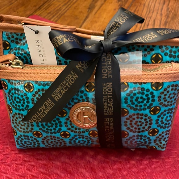 Kenneth Cole Small and Medium Make Up Bag Set NWT - Excellent Graduation Gift - Picture 1 of 4